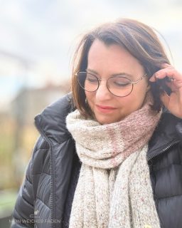 Kein Muster heute. 🧶😉
Nur ein Hallo. 🤍 
Lagen die Nadeln diese Woche schon in der Hand?

#stricken #strickpause #slowcraft #wolle #knittersofinstagram #handarbeit #ruhigmachen #winterstrick #strickliebe #handmadefeel #strickfisch #strickfischdesign