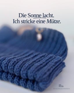 Die Sonne lacht.
Und ich stricke trotzdem eine M&uuml;tze. 🧶

Eine weitere Hansam&uuml;tze, denn von ihr kann ich nicht genug haben. 
Am besten in jeder Farbe eine. 

Diesmal ist es eine neuen Kaschmirqualit&auml;t von @pamir_yarns die ich verwende
Weich, aber auch urspr&uuml;nglich und nat&uuml;rlich in seiner Haptik.

Ende M&auml;rz gibt es dazu eine eigene Anleitung &ndash; speziell auf die Garnqualit&auml;ten von Pamir abgestimmt.

Wer sich die M&uuml;tze schon jetzt stricken m&ouml;chte findet die Anleitung (Hansam&uuml;tze) bei Ravelry oder CrazyPattern. (Lin in der Bio) ✨

#strickfisch #hansam&uuml;tze #m&uuml;tzenstricken #kaschmirstricken #pamiryarns #strickanleitung #kaschmirwolle #strickenliebe #designgedanken #neueanleitung