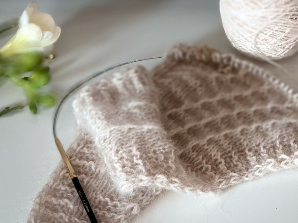 Zweifarbiges Dreieckstuch LAALE Duo &mdash; Strickanleitung StrickFisch