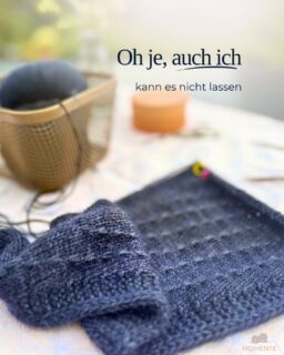 Nach Laale ist vor Laale. 🌷

Oh je. Nun hat mich das Fieber mich auch erwischt. 

Das n&auml;chste Laale Dreieckstuch ist bereits angestrickt. Dieses Accessoire ist schlichtweg zu h&uuml;bsch um es bei einem zu belassen. Oder zwei. Oder drei. Oder....

Tief in meinem Fundus schlummerte noch ein dunkelblauer Strang Heaven von @mme.benoir , den ich spontan hier mit einem Kn&auml;uel Premia von @lamanayarns kombiniere. 
Passt. Genau mein Blau.

Eigentlich steht bereits ein neues Design in meinem Kopf Schlange. Aber Laale l&auml;sst mich noch nicht los. 

Weil es mich so wunderbar entspannen l&auml;sst. 
Das ist ok. 

Wer strickt Laale gerade mit? Und in welcher Farbe? 

Ich w&uuml;nsche euch einen guten Wochenstart. 
Und wer diese Woche auch einen Feiertag hat: 
herzlichen Gl&uuml;ckwunsch zur extra Strickzeit. 🧶

Laale &rarr; Profillink

#strickfisch #laale #stricken #dreieckstuch #strickanleitung #knittersofinstagram #mmebenoire #lamana